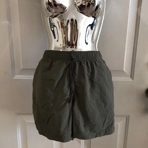 Columbia Olive Shorts - Size: Medium